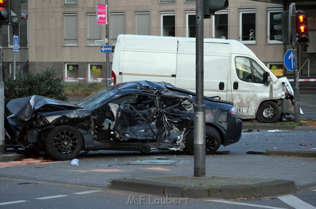 Schwerer VU Neustadt Sued Vorgebirgsstr Sachsenring P042.JPG - Miklos Laubert